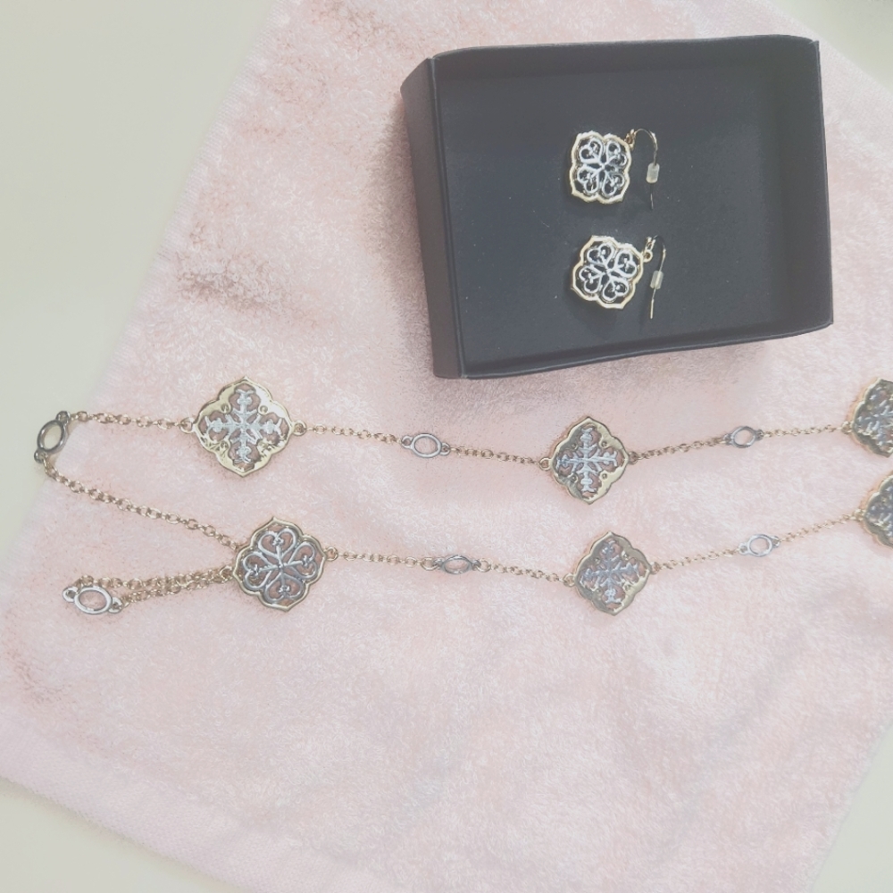 Necklace and earrings set